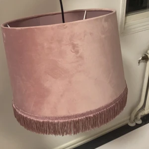 Taklampa  - Taklampa i Mycket Fint skick , från Mio   Kosta 499ny säljer för 250  