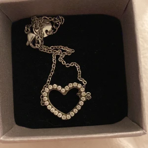 Armband  - använd fåtal gånger men i ny skick (äkta silver)
