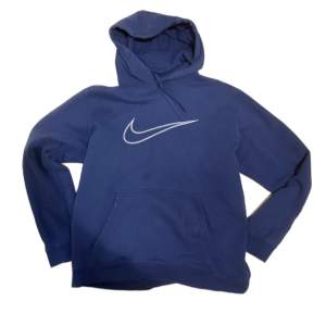 Nike hoodie köpt på beyond retro, bra skick 