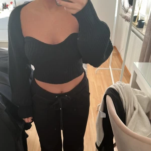 Svart stickad tröja  - Storlek XS/S, använd 1 gång 🤍