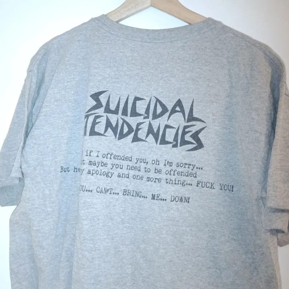 Suicidal Tendencies T-shirt i storlek L. Skicket är bra då jag knappt använt den. T-shirts.