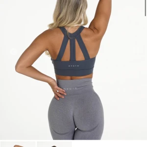 Nvtgn topp - Mörkgrå träningstopp i strl xs från Nvtgn, tyvärr för liten för mig. 