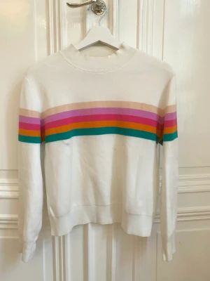 & Other Stories tröja  - Tröja från & Other Stories  Några fläckar på framsidan - kan nog gå bort i tvätten med medel  Storlek 