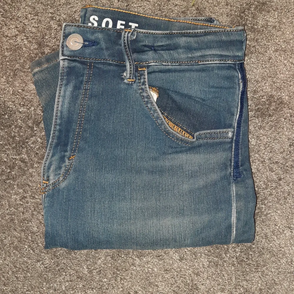 Sköna jeans, knappt andvända. Perfekt för barn/tonåring. Jeans & Byxor.