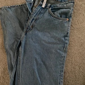 Voyage weekday jeans nya - Storlek 27 i midja och 30 i längd. Provade men nya.