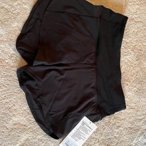 Lululemon nya shorts - Oanvända helt nya Lululemon speed up short 4” - nypris 780 kronor.
