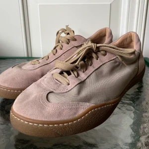 Acne skor - Aldrig använda. Kommer utan boxen