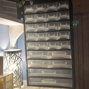 0 - Säljer denna fina låda och INGET ÄR SKADDAT DEN! 2 stora 4 mellanstora och 20 mindre låder! Frakt/hämtning kan diskuteras.