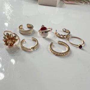 Ringar  - Guldringar som är nästan oanvända. Nästan alla är justerbara. 30kr för alla + 13kr frakt 