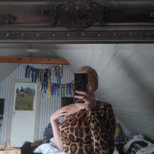 Topp - Köpt på shein, storlek S. Använd fåtal ggr. Köparen står för frakt❤️