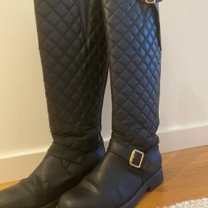 Johnny Bulls high boots stövlar - Sparsamt använda Johnny Bulls stövlar. Storlek 39. 