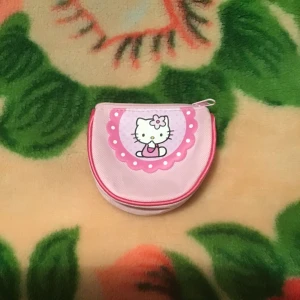 Hellokitty plånbok/necessär  - FRAKT: 13kr = 63kr -rare 