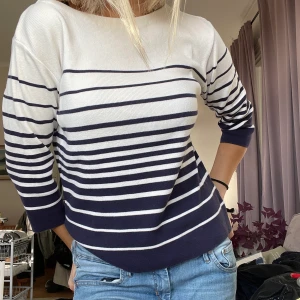 Tröja  - Tröja från Mari Philippe. Storlek Xl men sitter bra oversized på mig som har S/M