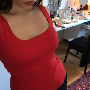 Basic linne - Från zara färg röd storlek S/M pris 50 kr + frakt