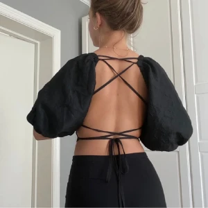 Topp NA-KD  - Från NA-KD. Fint skick, knappt använd. Strl 32 men passar upp till 36. Lite liten för mig.