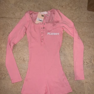 Playboy bodysuit - Vill ni ha bild när jag har på mig den så kan jag lösa det! Kan mötas upp i Göteborg centrum.