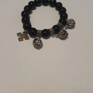 Armband - Ett oandvänt armband. Är som nytt