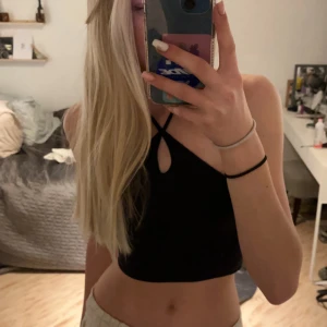 Topp/Linne - Supersnyggt linne från Zara. Inte använd mycket. Kommer ej ihåg pris men säljer för 75kr+frakt. 