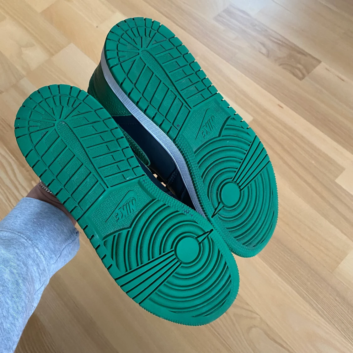 Jordan 1 Pine green  - 91