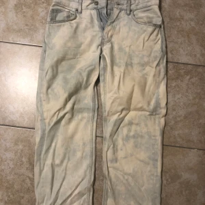 Bleached Bershka Jeans - Kom PM för frågor och fler bilder.