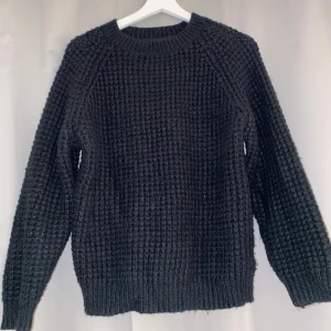 Stickad tröja - +frakt