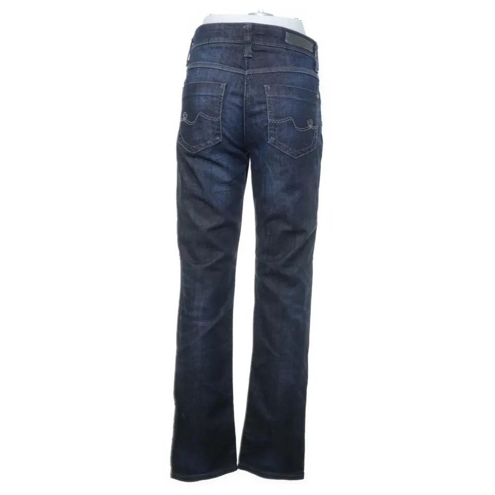 Så snygga lågmidjade jeans från Authentic. Köpta secondhand men knappt använda och mycket bra skick🤍. Jeans & Byxor.