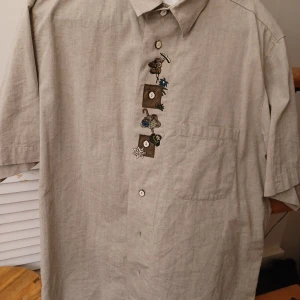 Vintage blus  - Bra vintage skick. Underbara broderier och boxig passform. 