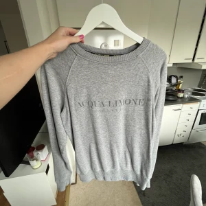 Aqua limone tröja💛 - Grå Aqua limone tröja i strl S! 💛 Använd några ggr men är i toppskick. 