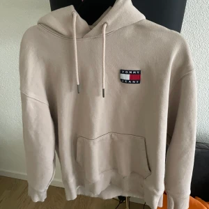 Äkta Tommy jeans tröja  - Använd 1 gång som ny. 