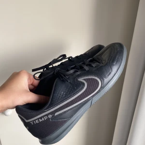 Nike Indoor shoes - Nike indoor skor, i stort sett aldrig använda. Säljer för 400 