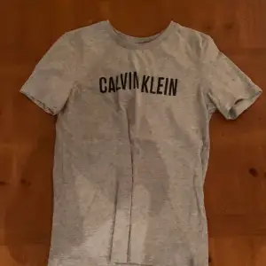 En Calvin Klein tröja som inte används längre, vilket jag nu säljer för ett mycket bra pris!