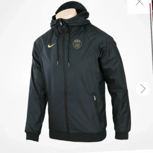 Psg jacka - Säljer psg jacka skick 9/10 Köpt för 1.200 säljer för 600 Storlek s men passar m oxå