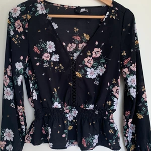 H&M blus strl 34 - H&M blus i storlek 34