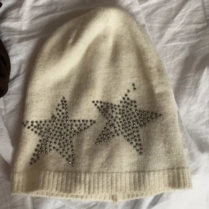 stjärnmössa - slay tyvärr har en del stenar fallit av🙁