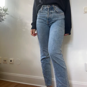 Jeans - Väldigt sköna och väl använda jeans! Jag är 168 cm lång och har strl 24. 