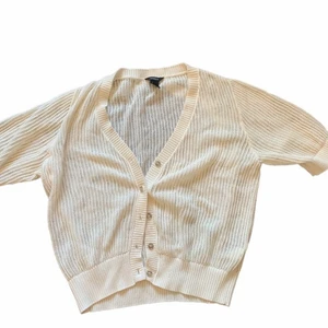 stickad tröja - stickad tröja i storlek s, aldrig använd. 