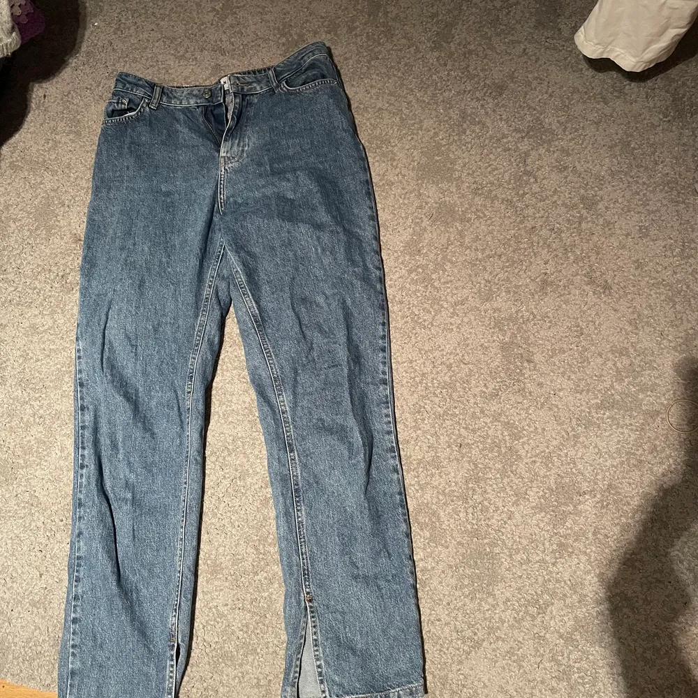 Ett par skitfina jeans från nakd, tyvärr är dom korta på mig men sitter jättebra på kroppen!💜. Jeans & Byxor.