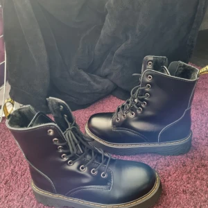 Boots kängor - Storlek 40 men känns mer som 38,5-39. Endast använda en gång. Mjuka, varma och sköna😁