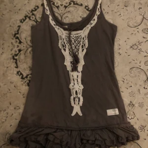 Odd Molly linne - Jättecoolt Odd Molly linne i storlek S. Jag har storlek XS för referens💞