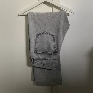 Hope rush denim  - Säljer mina underbara Hope rush denim jeans i light grey. Storlek 33, knappt använda! Skick 9/10. Köparen står för frakt (66kr)! Vid funderingar/bilder eller andra frågor så skriv!