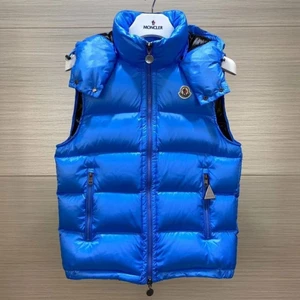 Moncler Dunväst Maya med Avtagbar Luva - Beställningsvara! D flesta storlekar finns. Äkthetsbevis, originalbox mm tillkommer som vid köp i affär. Swish eller postförskott= Få skorna betala sedan. Vid frågor tveka ej att kontakta oss Direktpris kan diskuteras flera bilder finns.