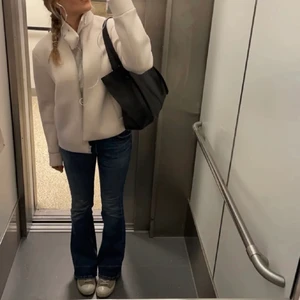 Cos jacka  - Har denna jätte fina jacka från cos som ja skulle kunna tänka mig byta mot en mindre storlek eller sälja 💕 