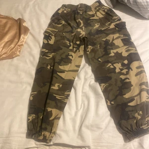 Militärbyxor - Sälj på grund av att dom inte passar jätte bra skick köpta för 300 kr använda ungefär 1-2 gånger 