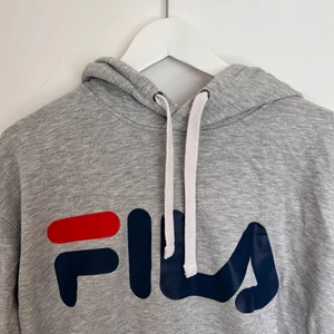 Fila Hoodie - FILA hoodie som knappt blivit använd - i nyskick 