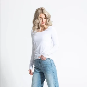 Helt nya tröjor  - säljer dessa helt nya oanvända basic tröjorna i svart och vitt, 100kr inklusive frakt, storlek XS💖