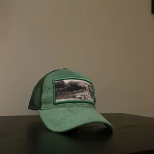 Wonbrand keps - Säljer helt oanvänd wonbrand keps. Kepsen tog slut direkt när dom släppte dig och kommer inte ut igen därför är den väldigt unik. Frågor dm->