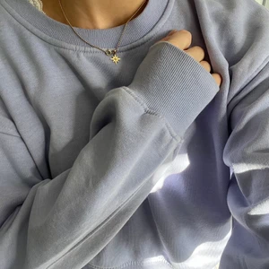 sweatshirt  - Jättefin pastell-lila sweatshirt. Fint skick och i så mysigt material! 