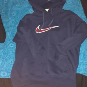 nike hoodie  - köpte i april, jättebra skick, knappt använd, lite oversize, nypris 800