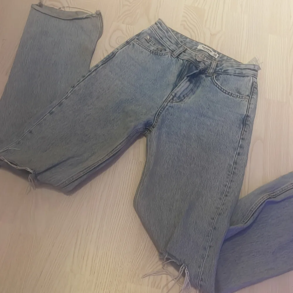 Säljer dessa pull and bear Jens pågrund av att de är för små. Jeans & Byxor.