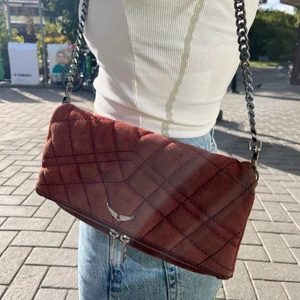 Zadig Voltaire Väska  - Vinröd Zadig väska❤️ Väldigt använd och har slitningar. Om du har frågor är det bara att skriva! Pris kan även diskuteras privat (väskbyte funkar också)❤️❤️  Fraktar och möter upp i Stockholm
